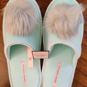 NWT Victoria's Secret Cozy Pom Pom M Slippers Mint